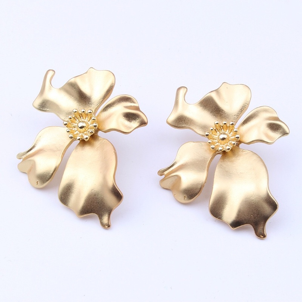 New gold flower earrings